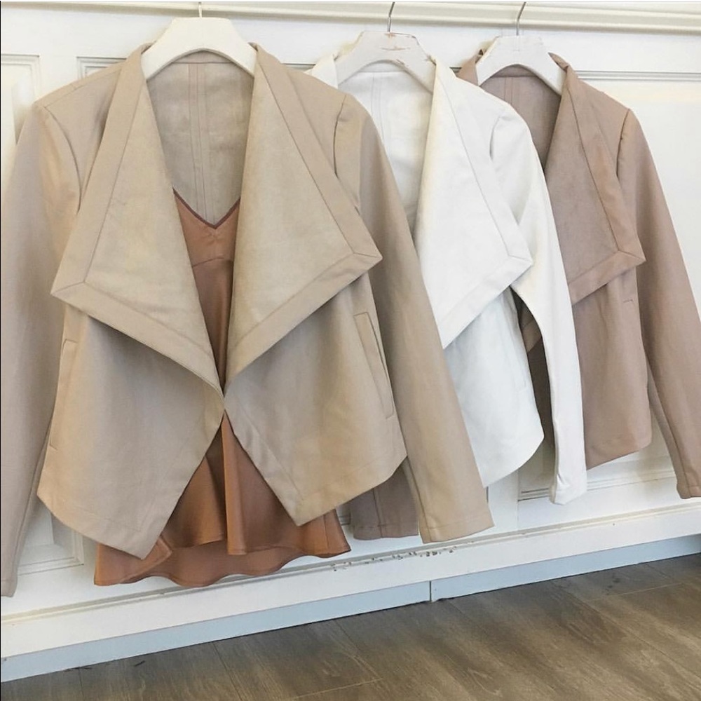 BB Dakota, cream leather jacket (size small)!!!